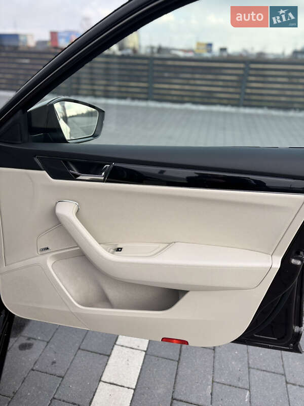 Універсал Skoda Superb 2019 в Мукачевому