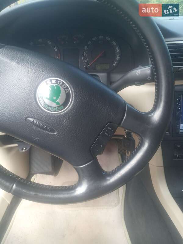 Лифтбек Skoda Superb 2004 в Кривом Роге