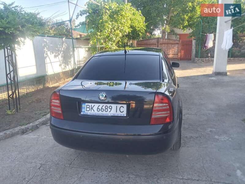 Лифтбек Skoda Superb 2004 в Кривом Роге