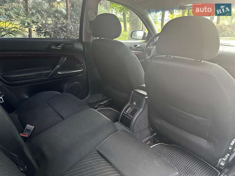 Лифтбек Skoda Superb 2002 в Киеве