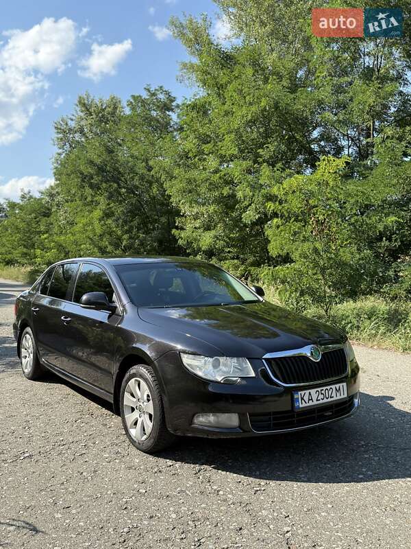 Лифтбек Skoda Superb 2010 в 