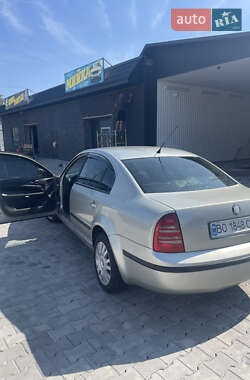 Лифтбек Skoda Superb 2006 в 