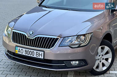 Лифтбек Skoda Superb 2014 в 