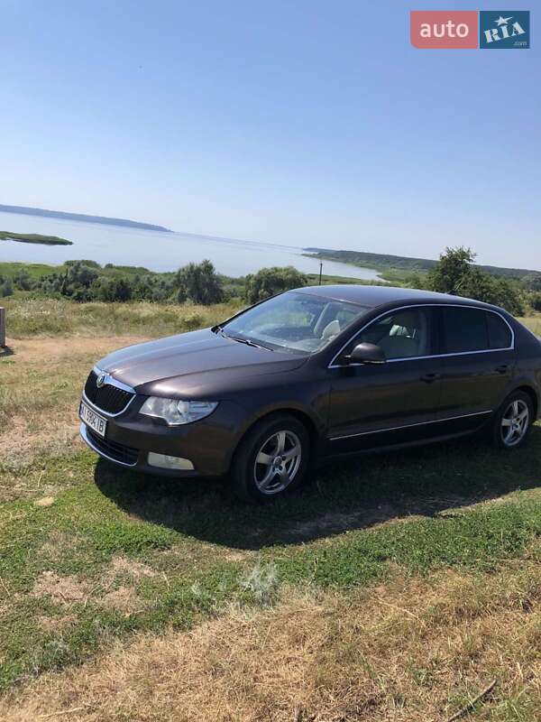 Лифтбек Skoda Superb 2009 в 