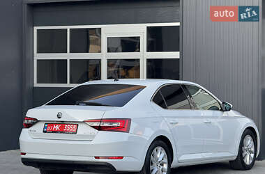 Лифтбек Skoda Superb 2019 в 