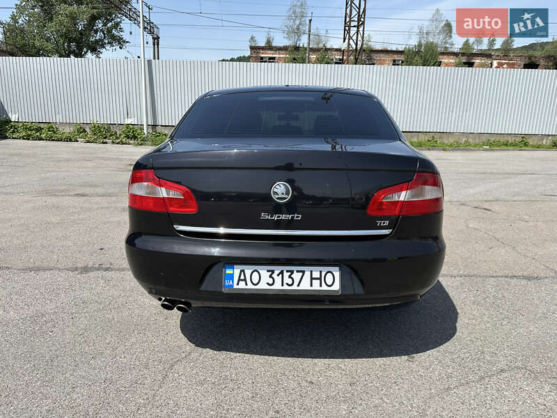 Лифтбек Skoda Superb 2011 в Сваляве