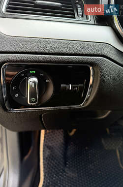Лифтбек Skoda Superb 2011 в 