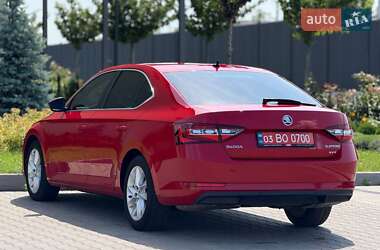 Лифтбек Skoda Superb 2018 в 