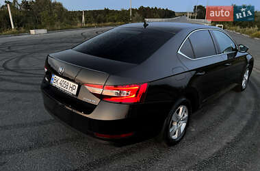 Лифтбек Skoda Superb 2017 в 