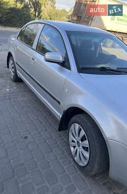 Лифтбек Skoda Superb 2004 в Шумске