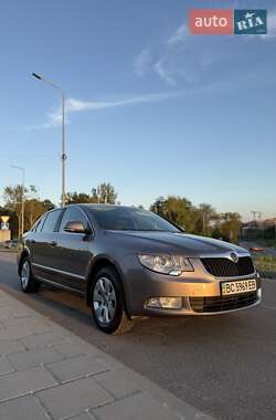 Лифтбек Skoda Superb 2012 в Львове