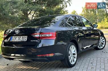Лифтбек Skoda Superb 2016 в 