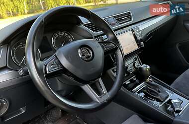 Лифтбек Skoda Superb 2016 в 