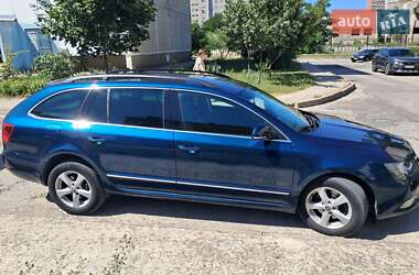 Универсал Skoda Superb 2014 в Вараше