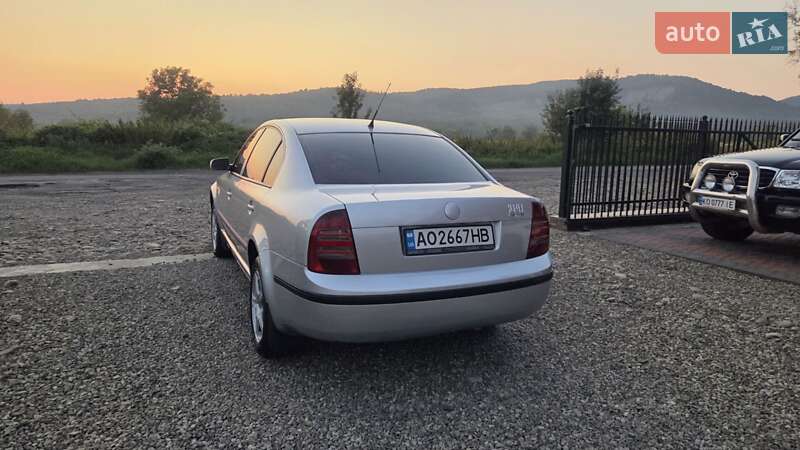 Лифтбек Skoda Superb 2005 в Тячеве