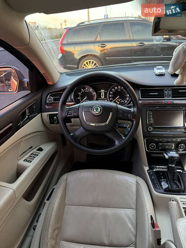 Универсал Skoda Superb 2010 в Ровно