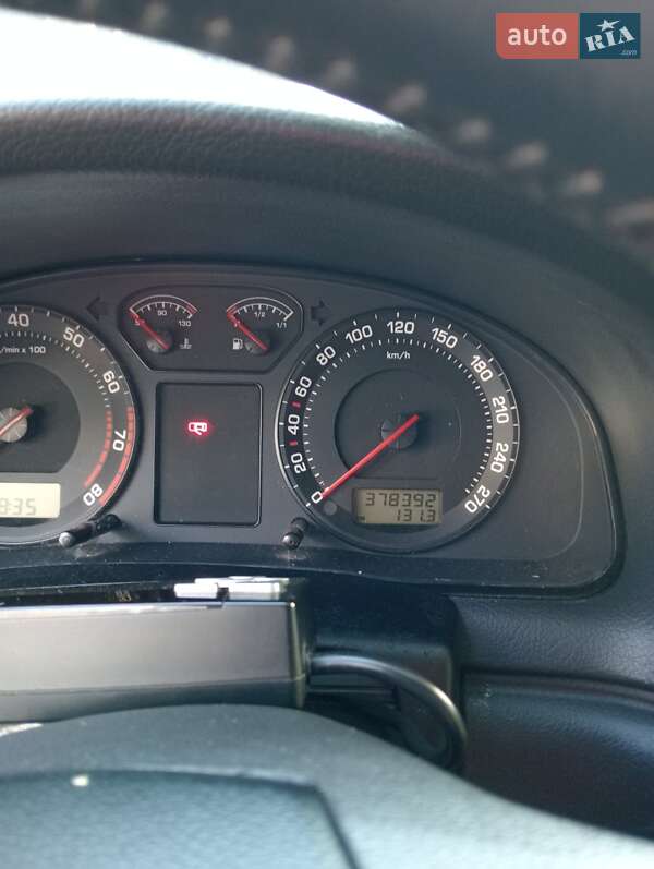 Лифтбек Skoda Superb 2006 в Остроге
