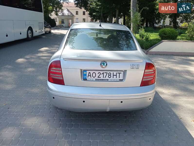 Лифтбек Skoda Superb 2006 в Остроге