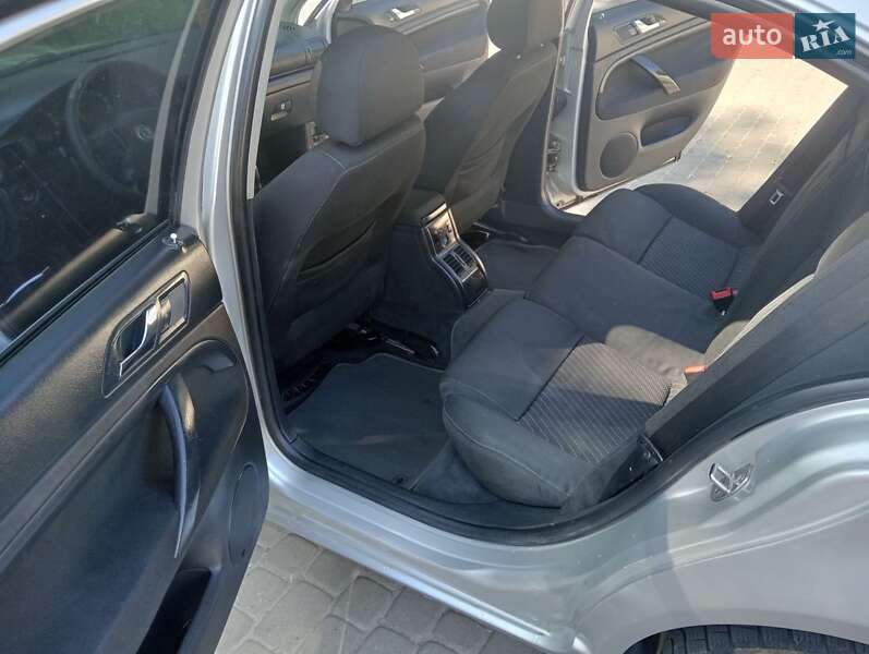 Лифтбек Skoda Superb 2006 в Остроге