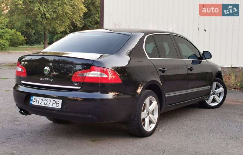 Лифтбек Skoda Superb 2012 в 