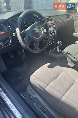 Лифтбек Skoda Superb 2012 в 