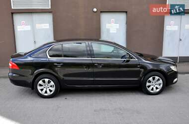 Лифтбек Skoda Superb 2011 в 