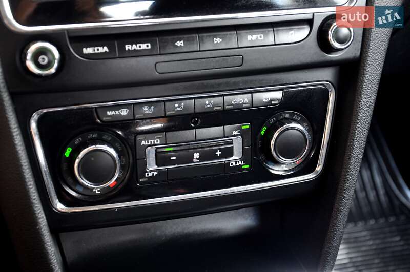 Лифтбек Skoda Superb 2011 в Львове