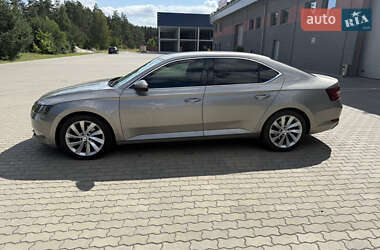 Лифтбек Skoda Superb 2016 в 