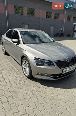 Лифтбек Skoda Superb 2016 в 