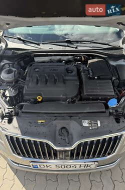 Лифтбек Skoda Superb 2016 в 