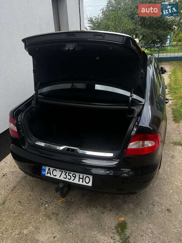 Лифтбек Skoda Superb 2012 в Луцке
