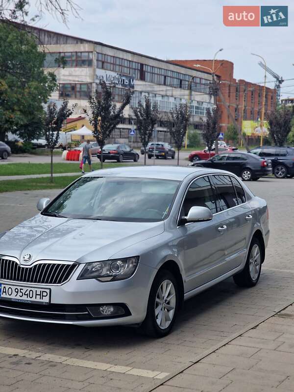 Универсал Skoda Superb 2014 в Ужгороде