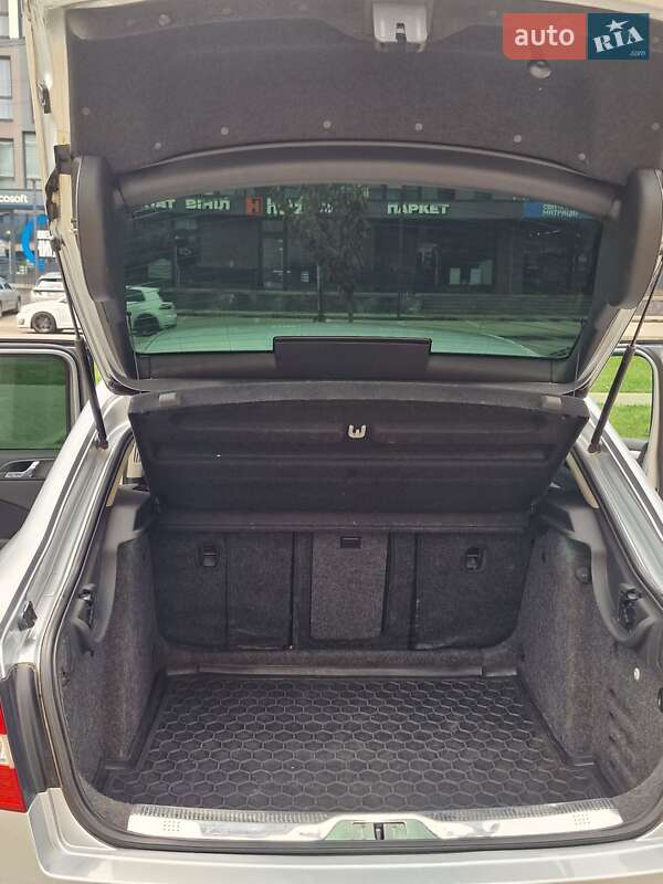 Универсал Skoda Superb 2014 в Ужгороде