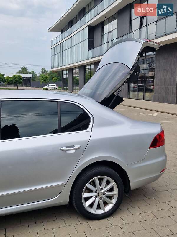 Универсал Skoda Superb 2014 в Ужгороде
