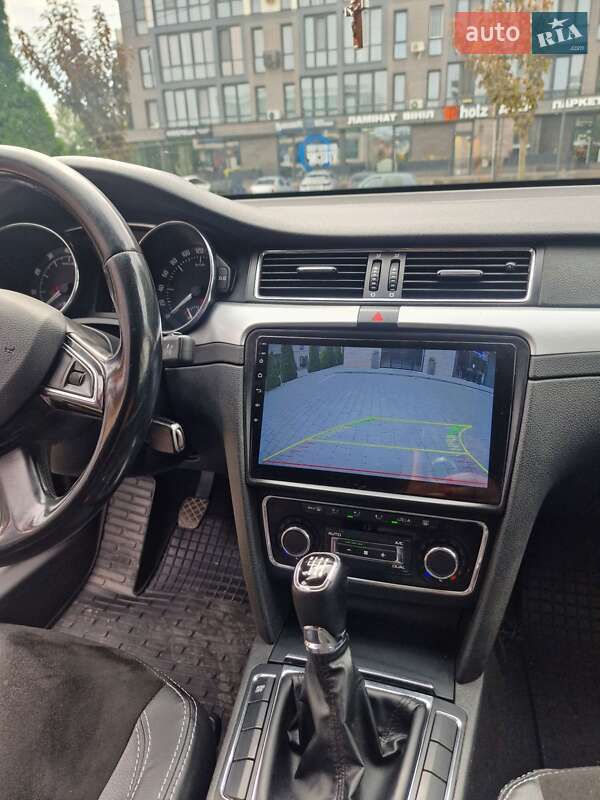 Универсал Skoda Superb 2014 в Ужгороде