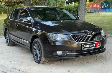 Лифтбек Skoda Superb 2014 в 
