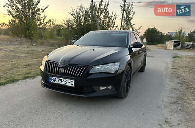 Лифтбек Skoda Superb 2015 в 