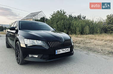 Лифтбек Skoda Superb 2015 в 
