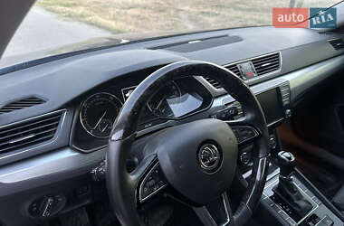 Лифтбек Skoda Superb 2015 в 