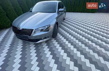 Лифтбек Skoda Superb 2016 в 