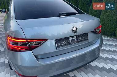 Лифтбек Skoda Superb 2016 в 