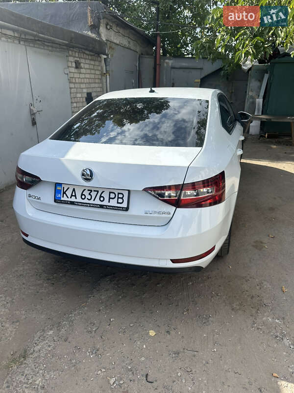 Лифтбек Skoda Superb 2016 в Кривом Роге