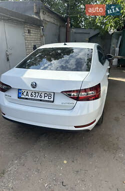 Лифтбек Skoda Superb 2016 в 