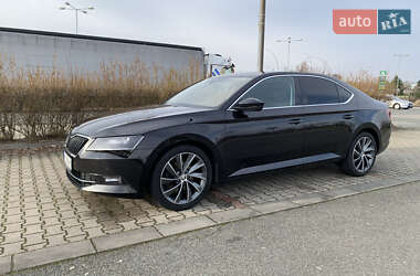 Лифтбек Skoda Superb 2015 в 