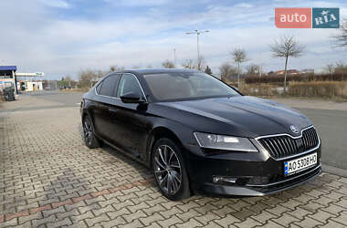 Лифтбек Skoda Superb 2015 в 
