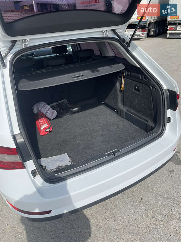 Універсал Skoda Superb 2016 в Звягелі