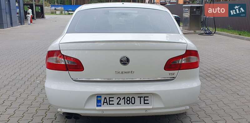 Лифтбек Skoda Superb 2012 в 