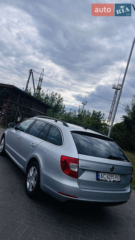 Универсал Skoda Superb 2015 в Нововолынске
