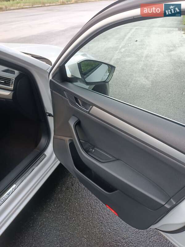 Универсал Skoda Superb 2018 в Хусте