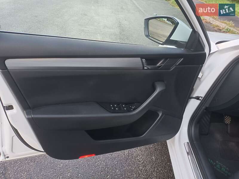 Универсал Skoda Superb 2018 в Хусте